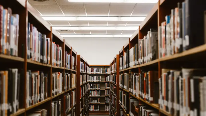 rows of library bookshelves